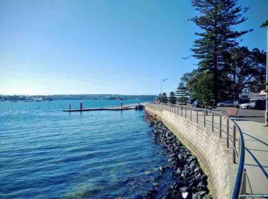 Appartamento Chic Rose Bay Pad With Huge Outdoor Sunny Balcony Sydney